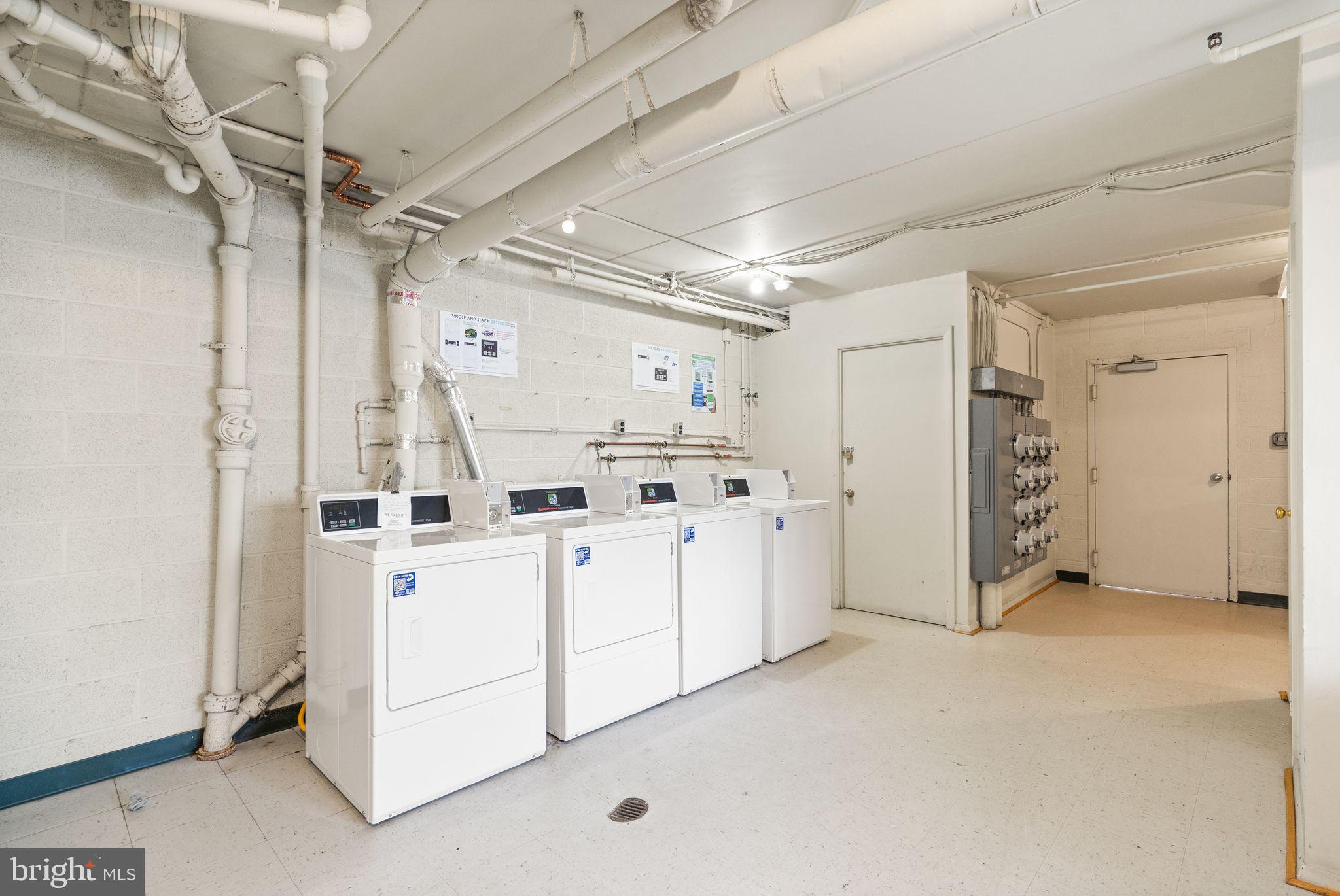 COUNTRY CLUB GREEN - Residential