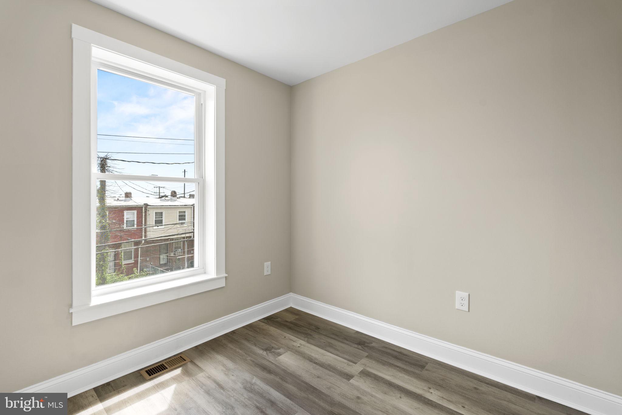 EAST SIDE - Residential