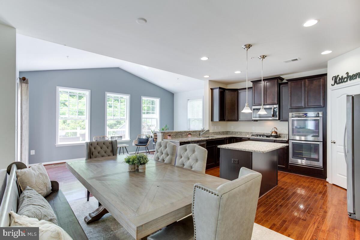 STONEGATE ESTATES - Residential