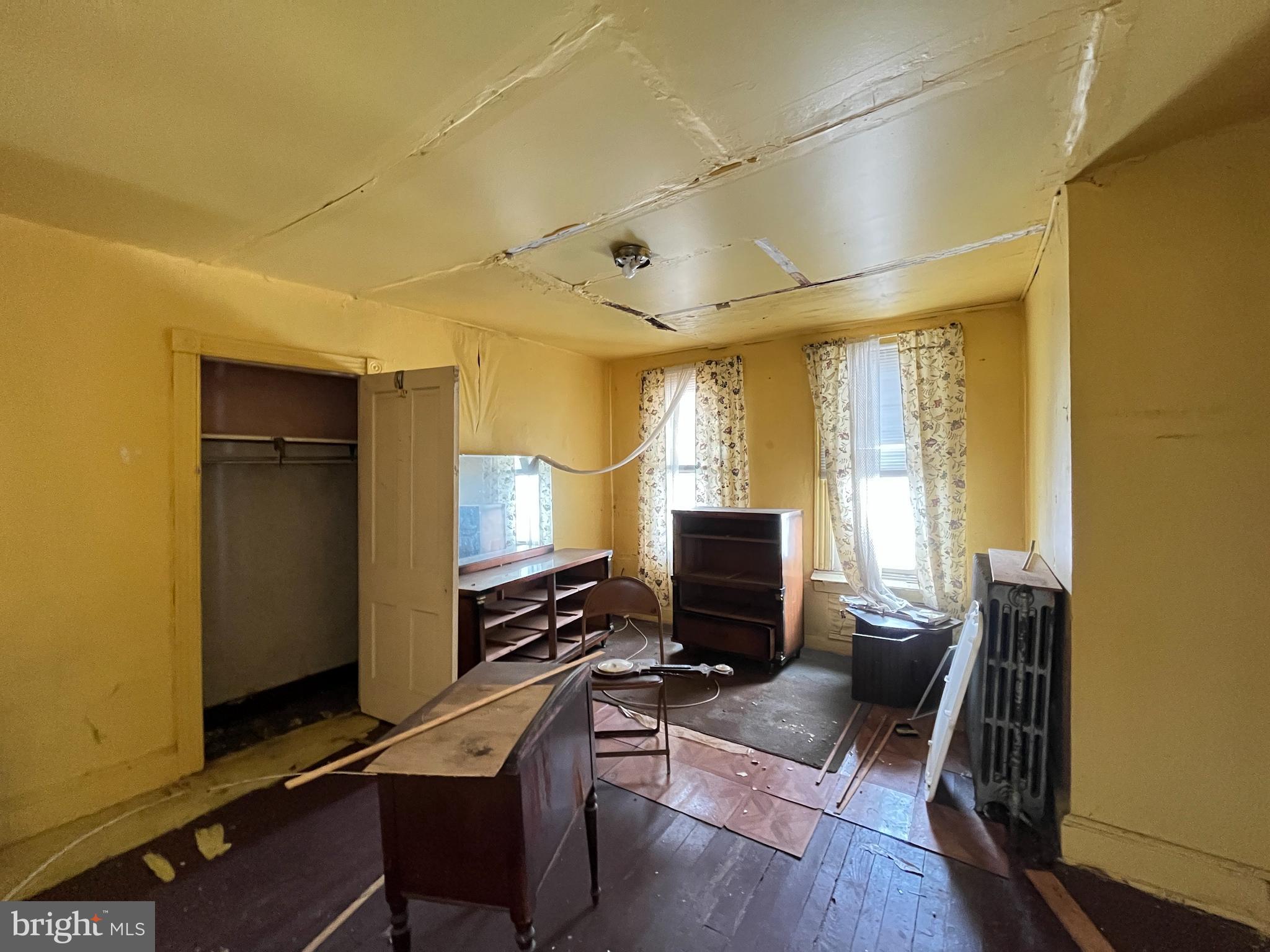 BROADWAY EAST - Residential