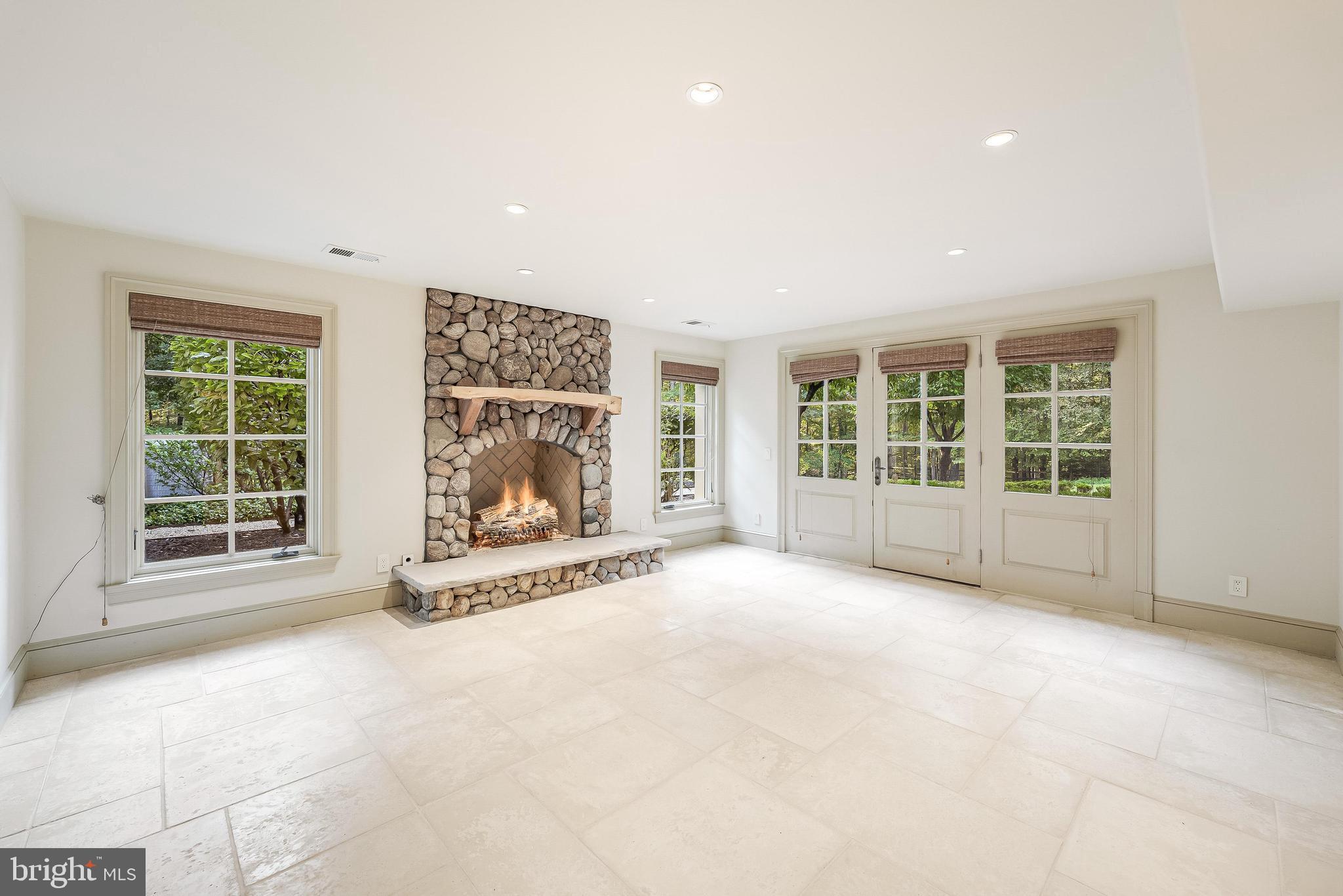 TALLY HO - Residential