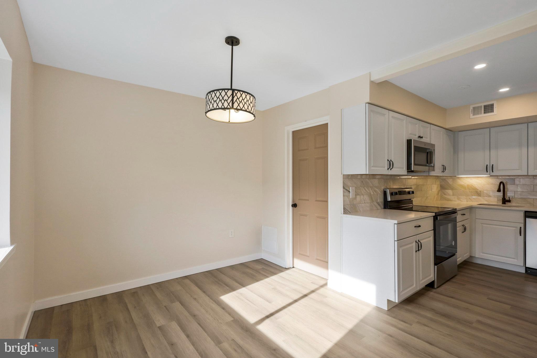 TERRACE TOWNHOUSES OF ANNANDALE - Residential