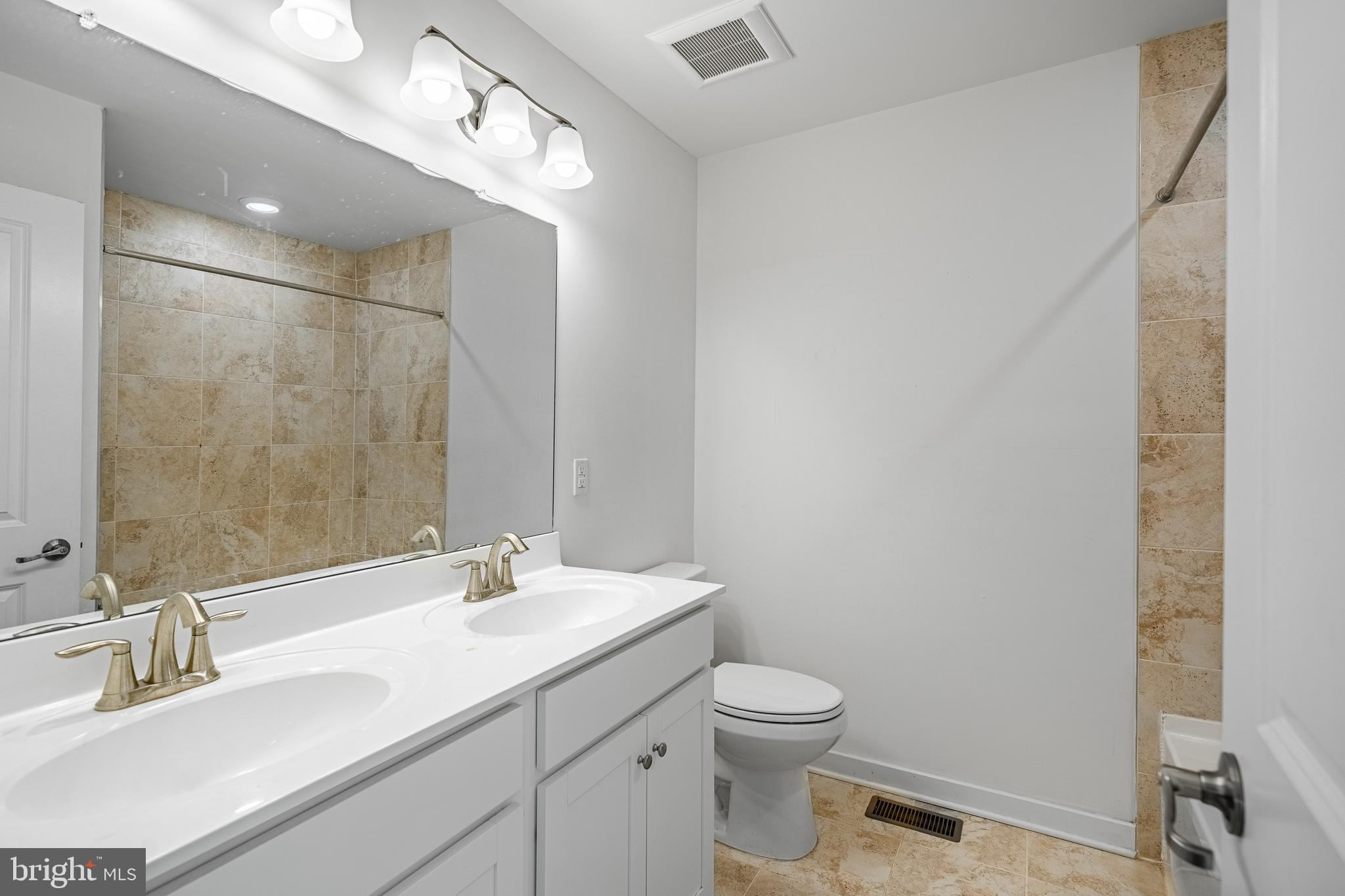 TOWNES AT SHANNON HILL - Residential