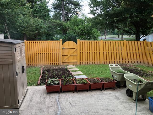 FLINT HILL MANOR - Residential Lease