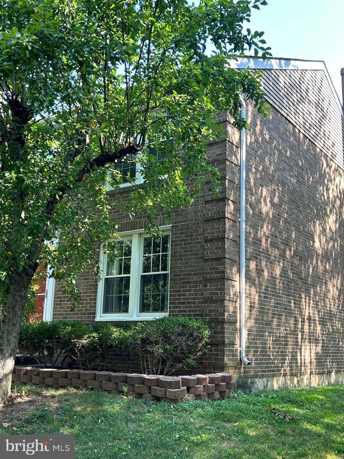 FLINT HILL MANOR - Residential Lease