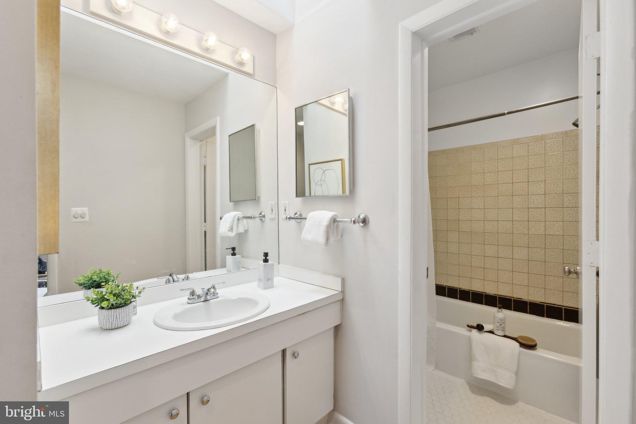 LOGAN CIRCLE - Residential