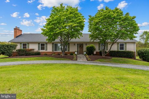 Photo of 7933 Cooks Court, WARRENTON, VA 20186 (MLS # VAFQ2021946)