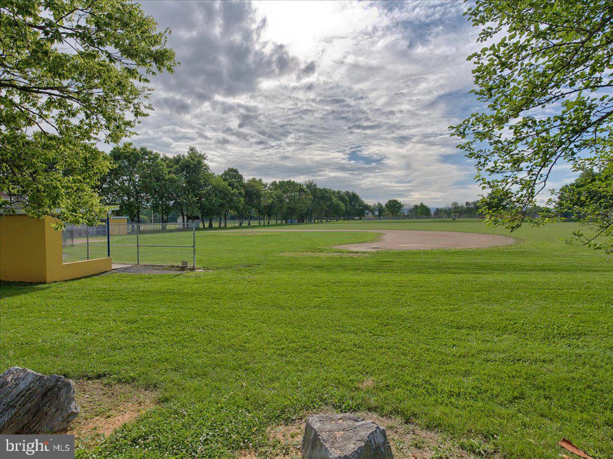 GLADE TOWN - Residential Lease