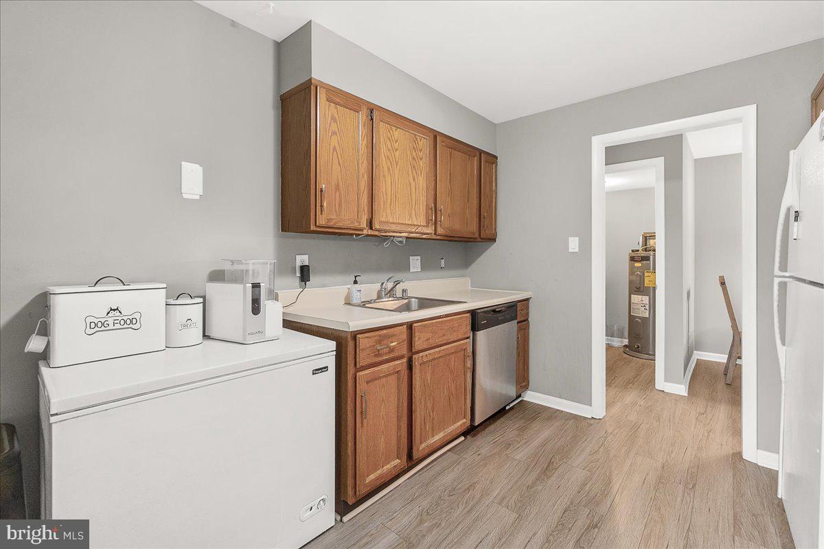 GLADE TOWN - Residential Lease