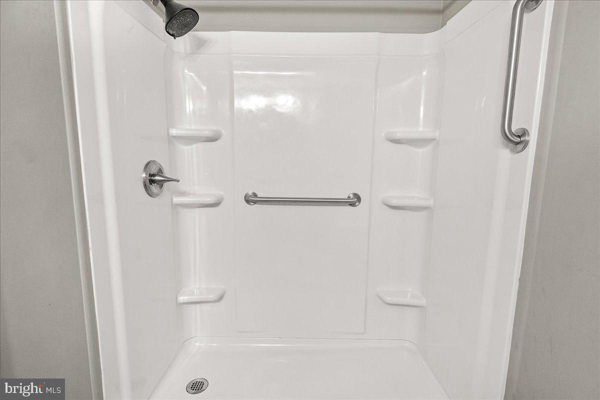 GLADE TOWN - Residential Lease