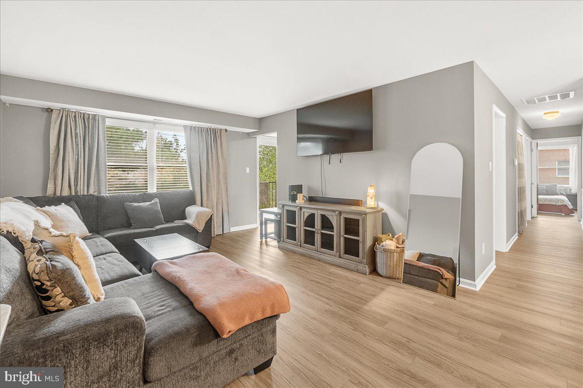 GLADE TOWN - Residential Lease