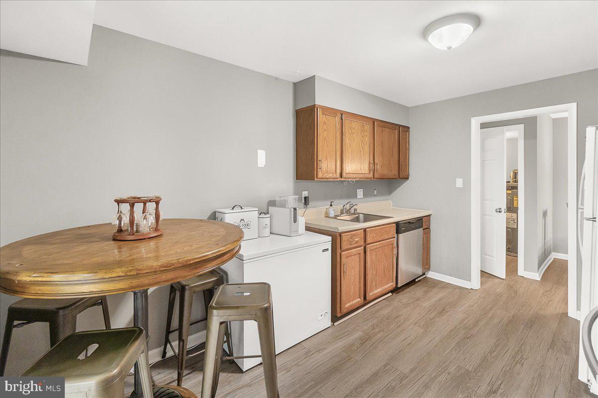 GLADE TOWN - Residential Lease