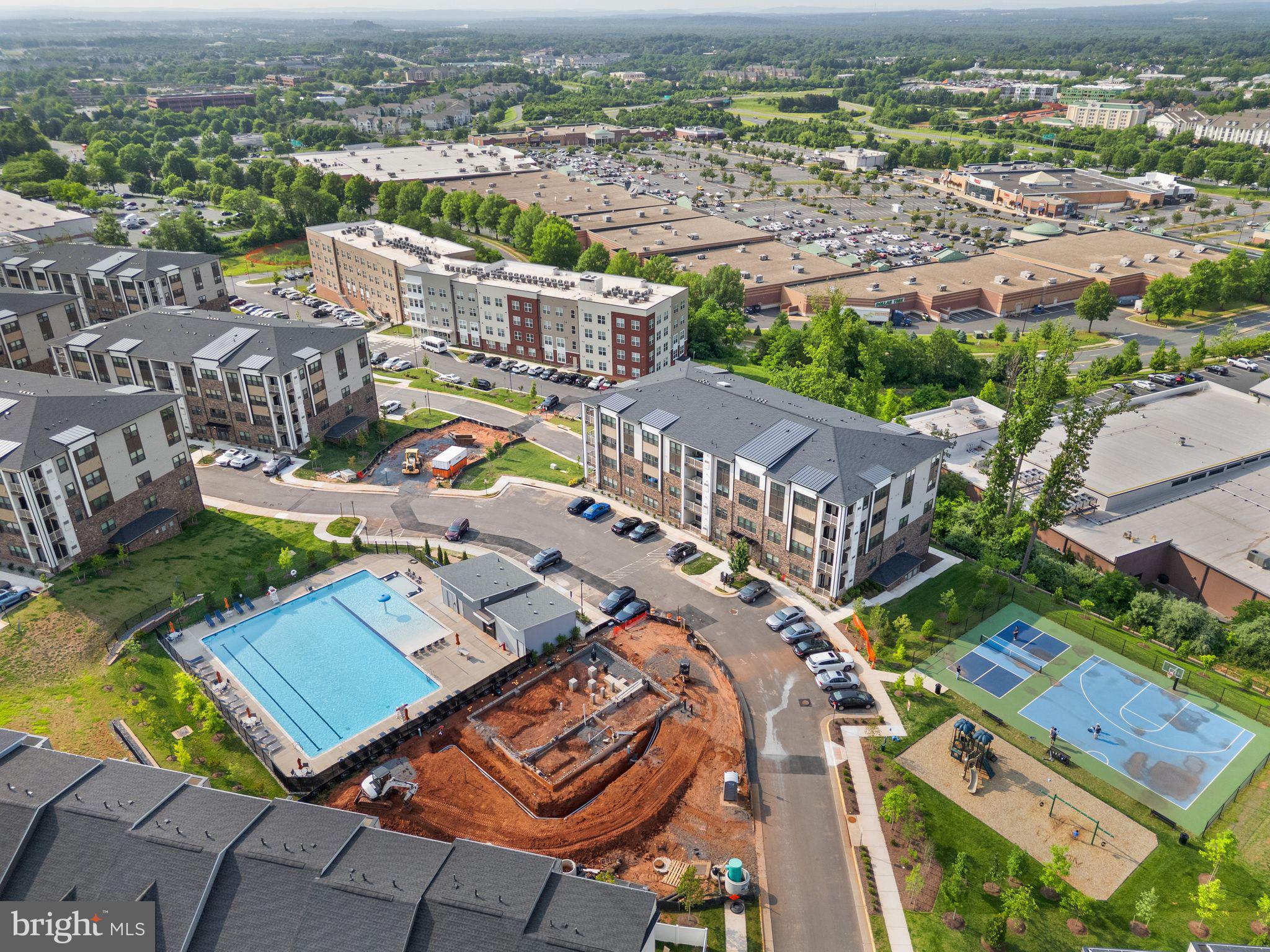 LOUDOUN VIEW CONDO FLATS - Residential