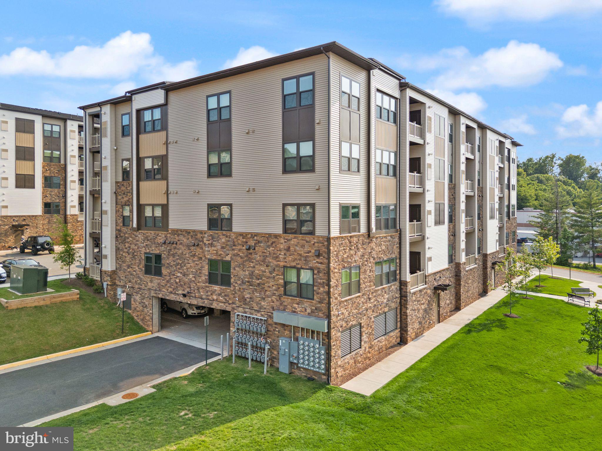 LOUDOUN VIEW CONDO FLATS - Residential