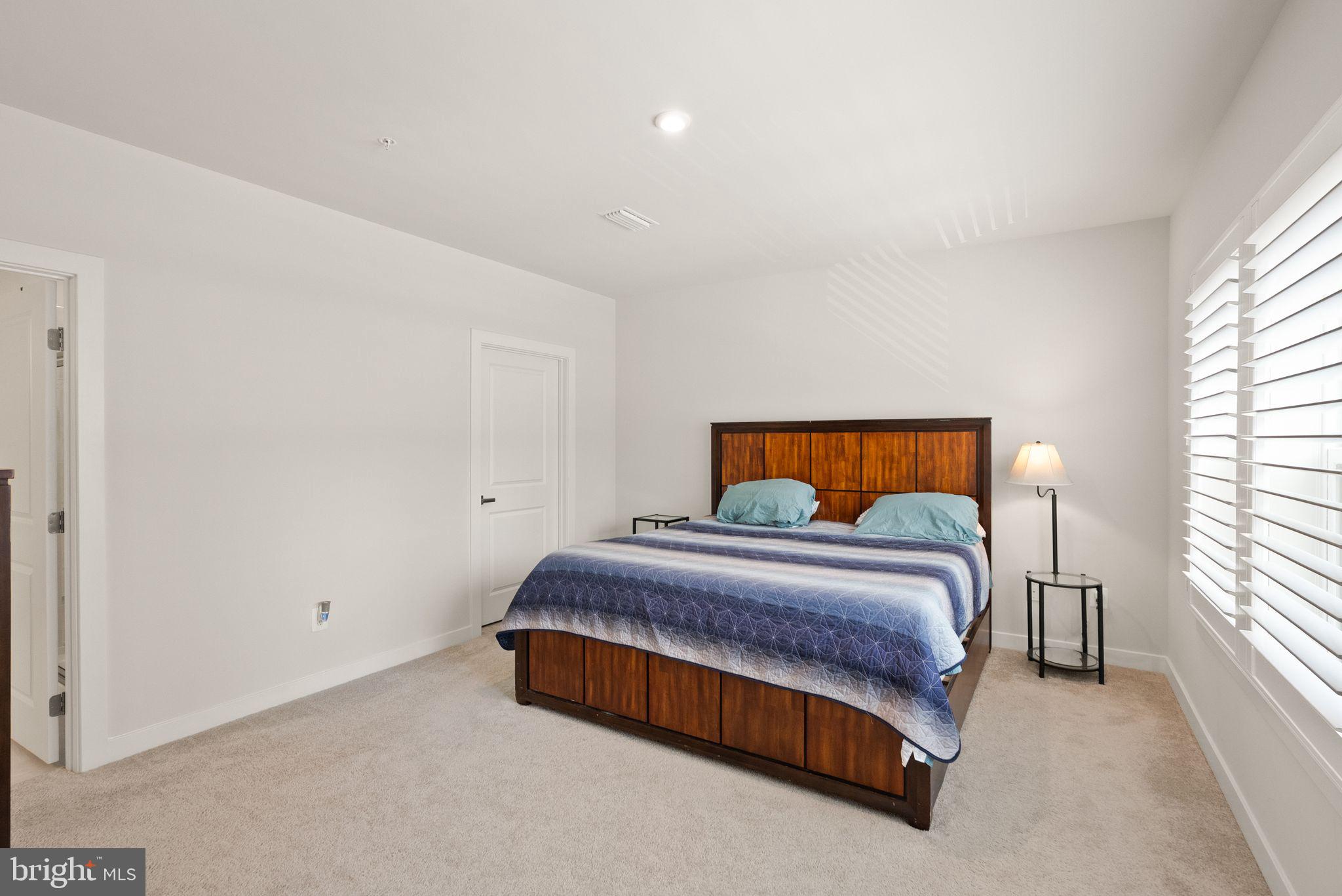 LOUDOUN VIEW CONDO FLATS - Residential