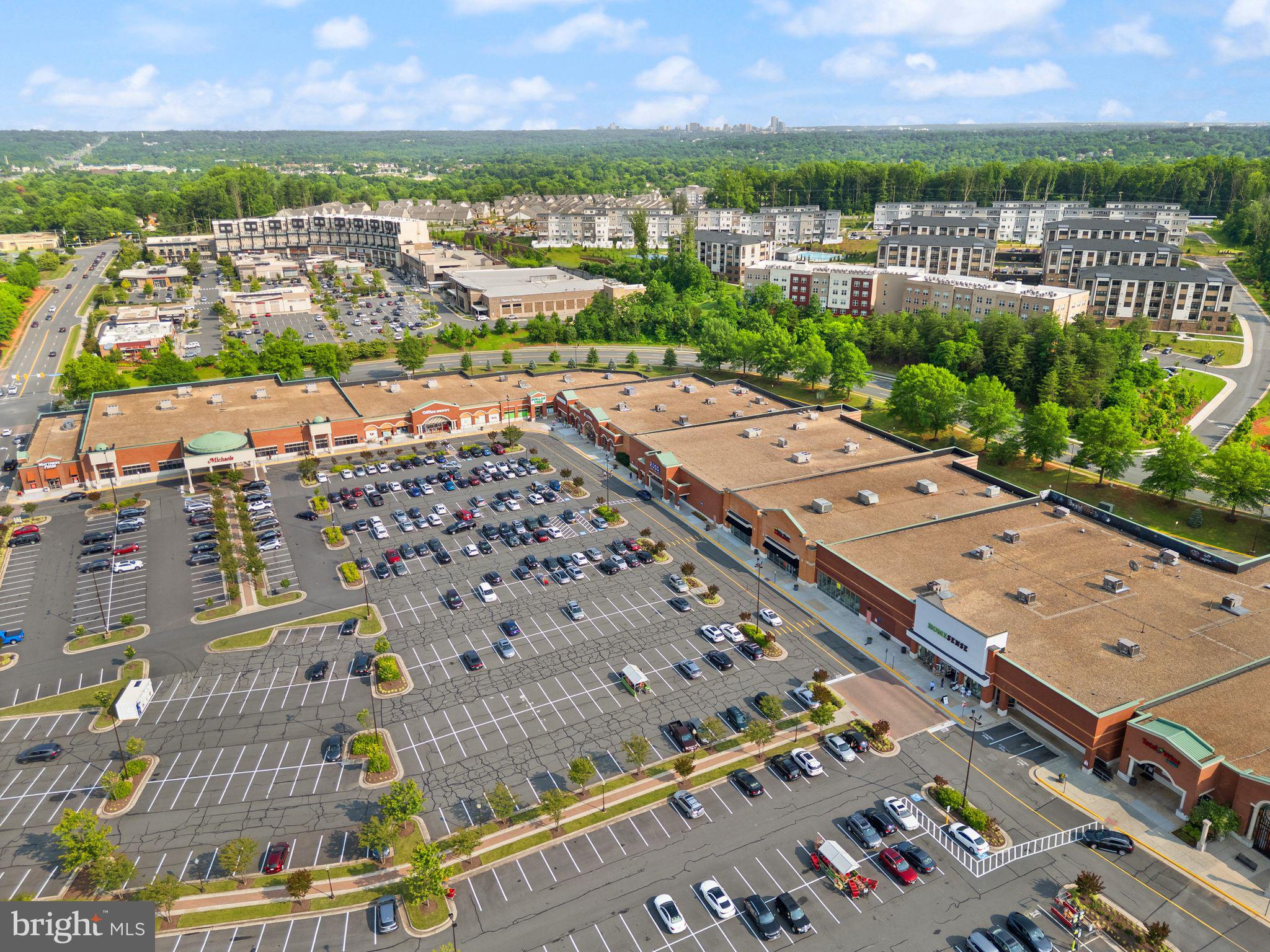 LOUDOUN VIEW CONDO FLATS - Residential