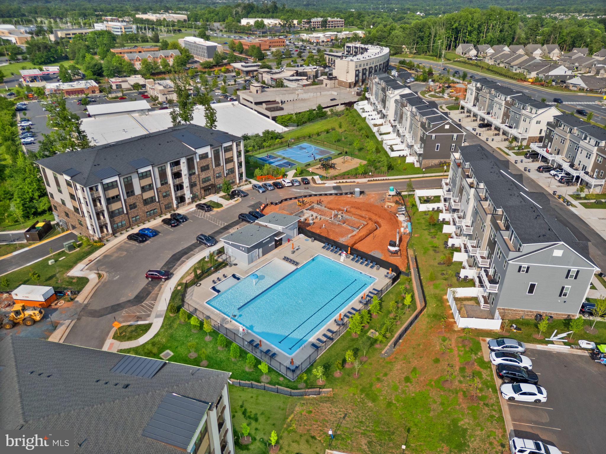 LOUDOUN VIEW CONDO FLATS - Residential