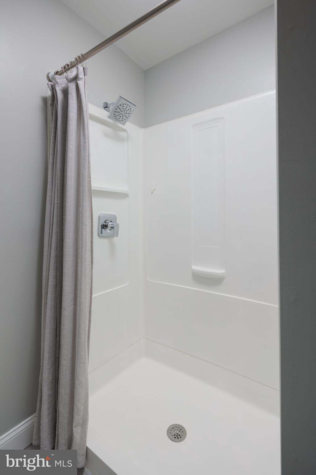 WHISPERING WOODS - Residential