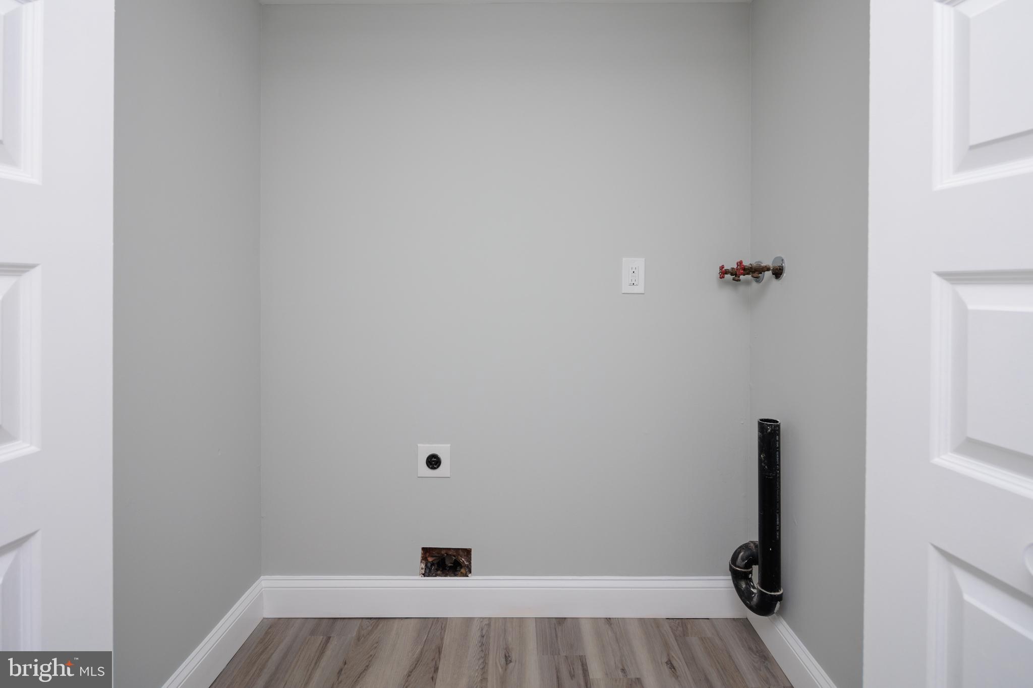 WHISPERING WOODS - Residential