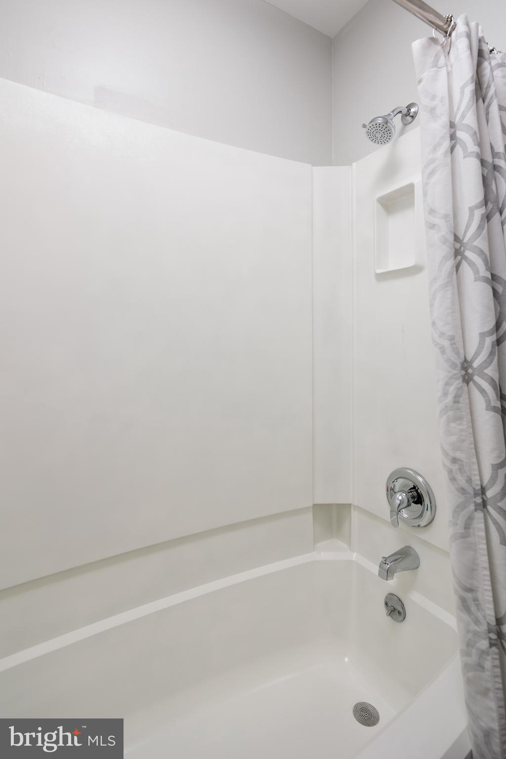 WHISPERING WOODS - Residential