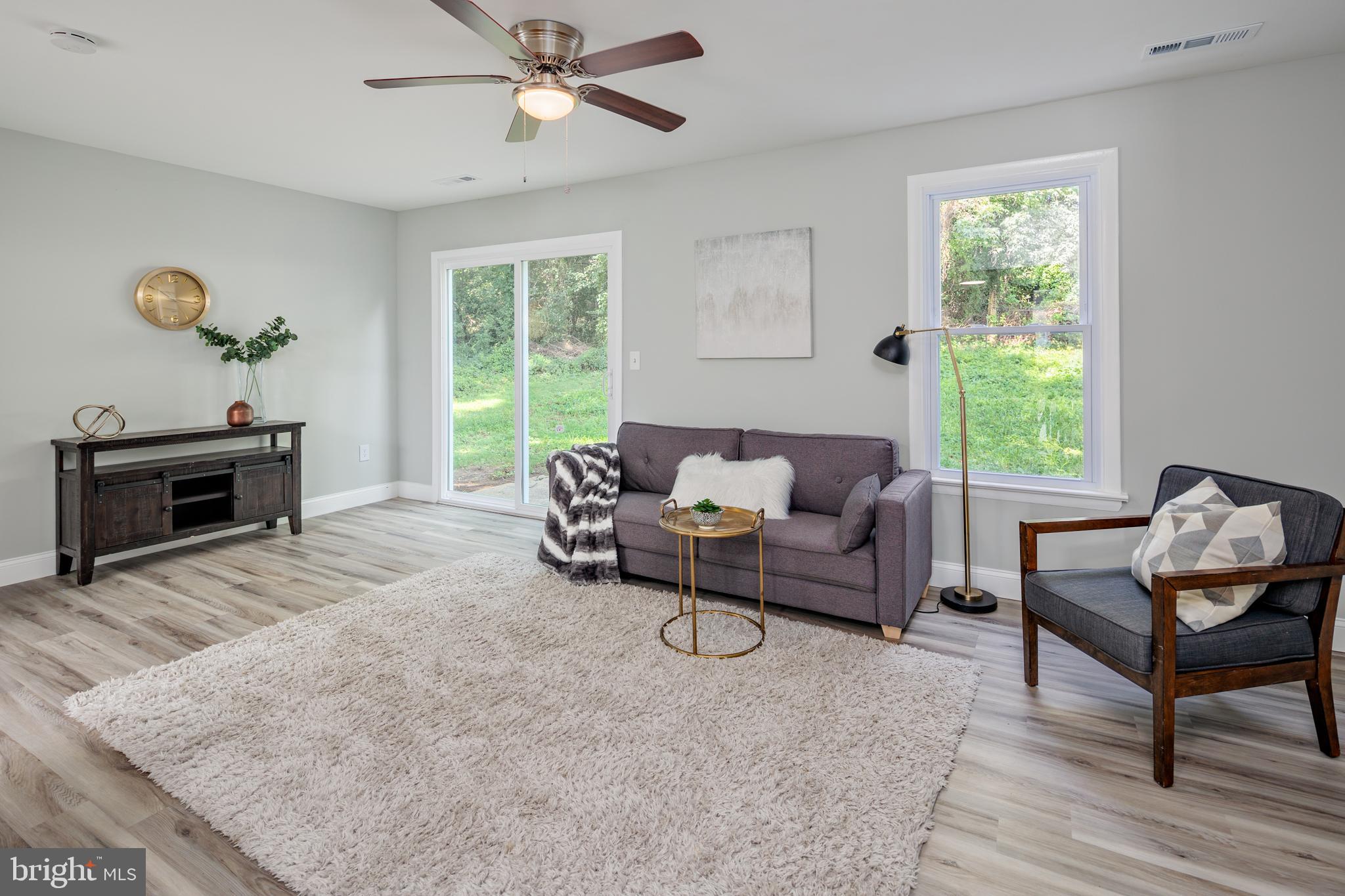 WHISPERING WOODS - Residential