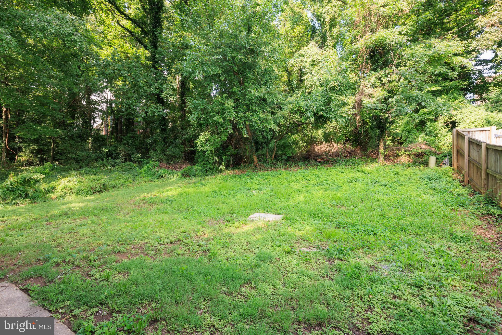 WHISPERING WOODS - Residential