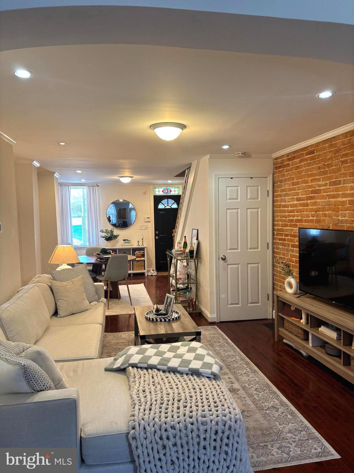 BUTCHERS HILL - Residential Lease