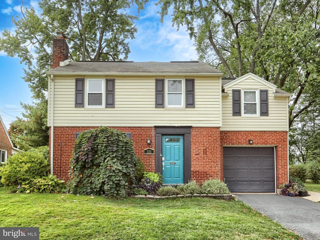 Photo of 221 S 31st Street, HARRISBURG, PA 17109 (MLS # PADA2050204)