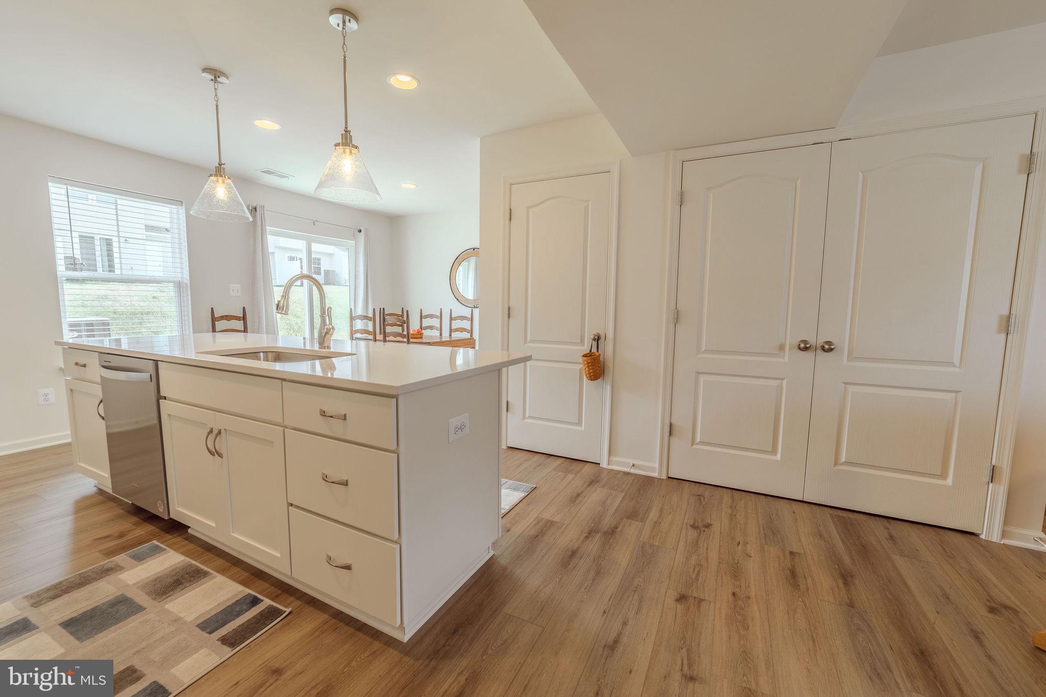 WHISPERING PINES - Residential