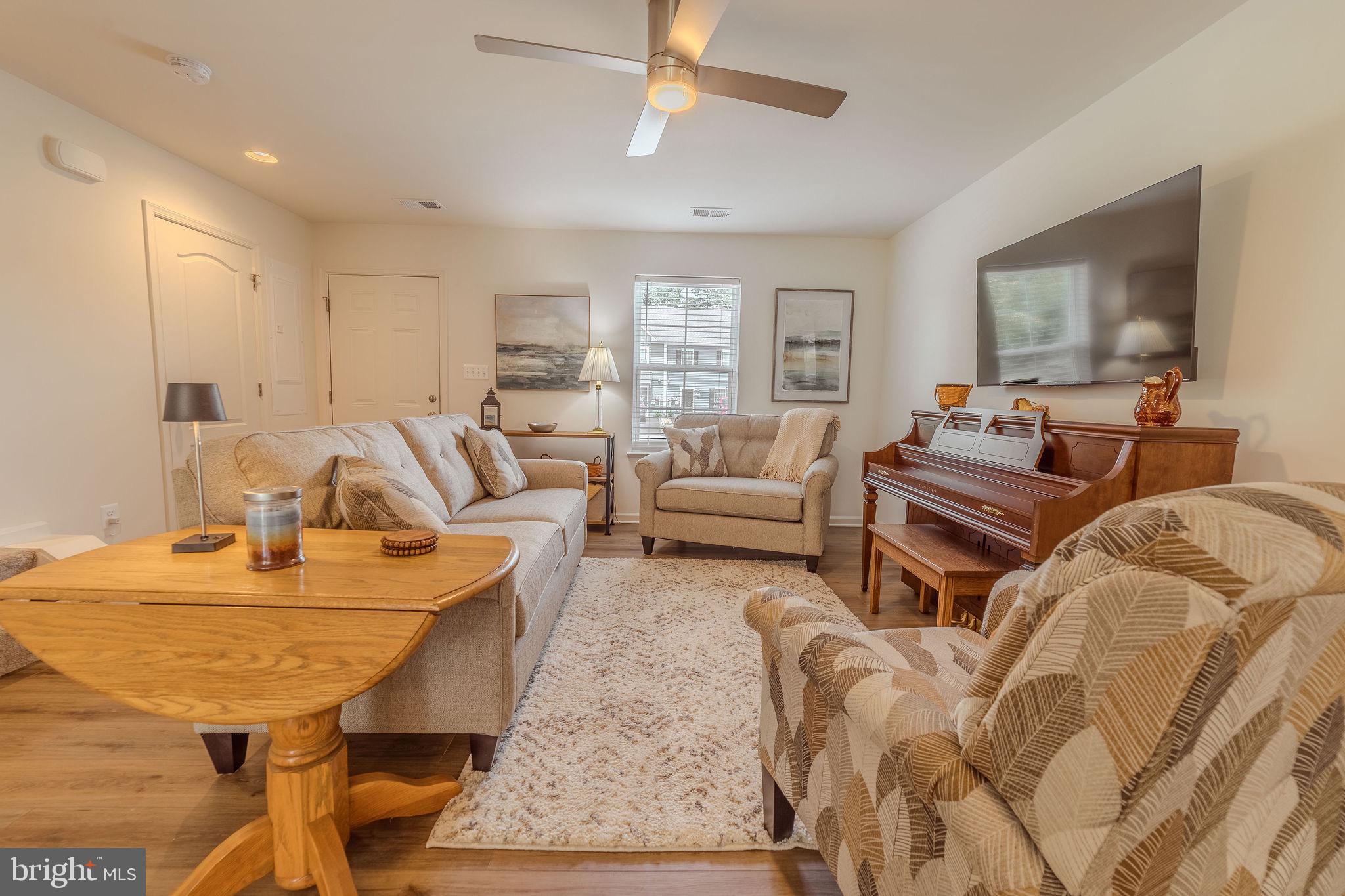 WHISPERING PINES - Residential