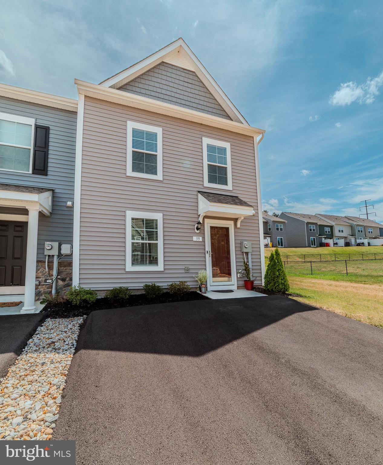 WHISPERING PINES - Residential