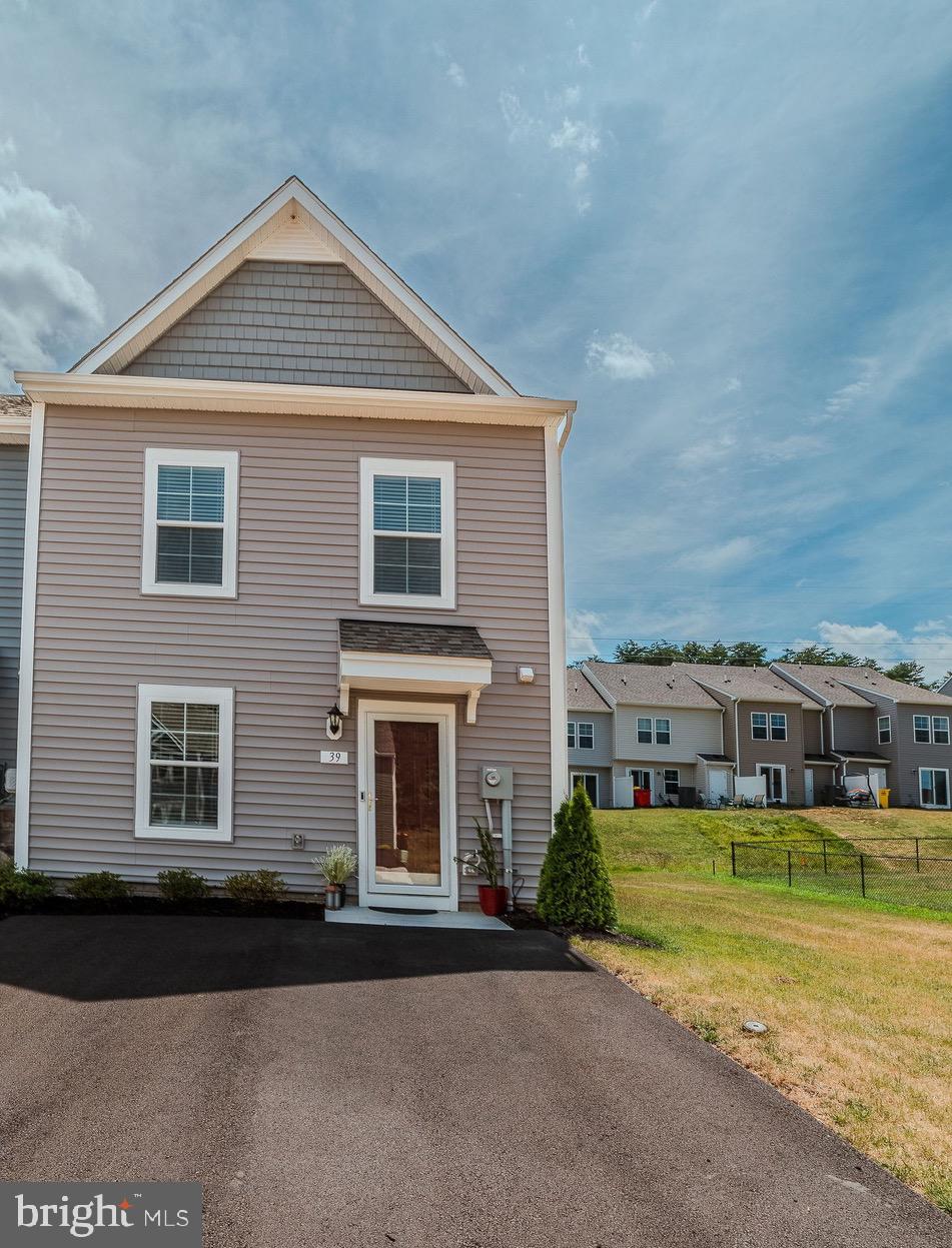 WHISPERING PINES - Residential