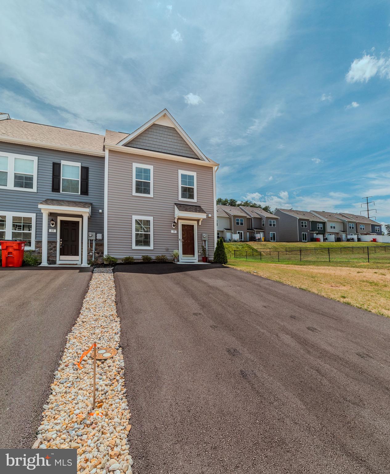 WHISPERING PINES - Residential