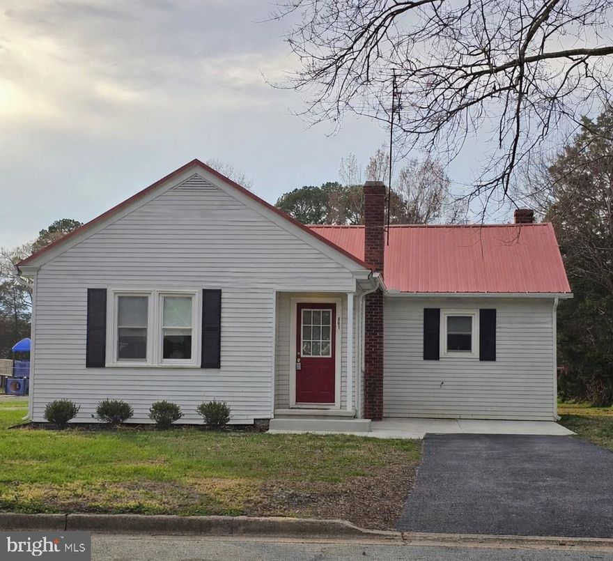 Charming 2-Bedroom Bungalow in the Heart of Easton!
Welcome to this beautifully refreshed 2 bed, 1 bath home boasting 1,116 sq ft of comfortable living space just minutes from downtown Easton. Step inside to an inviting layout featuring a new kitchen with stainless-steel appliances — including a double-door refrigerator, range, dishwasher, and microwave — perfect for everyday cooking and entertaining. The spacious living room and bedrooms offer refinished hardwood floors, with new laminate flooring in the kitchen, bath, laundry, and rear entry adding modern appeal.
Recent updates include fresh paint throughout, updated windows and shutters, new 200 amp electrical service, and improved plumbing. Enjoy the convenience of an attached laundry area with washer/dryer hookup plus exhaust venting to the outside. Gas furnace and air conditioning provide year-round comfort.
Outside, the well-maintained lot (approx. 6,500 sq ft) provides off-street parking and plenty of space for gardening or outdoor living. This home combines classic charm with thoughtful updates — an ideal choice for first-time buyers, downsizers, or investors.
Don’t miss your opportunity to own a move-in ready bungalow in a fantastic location with easy access to shopping, dining, parks, and schools.
