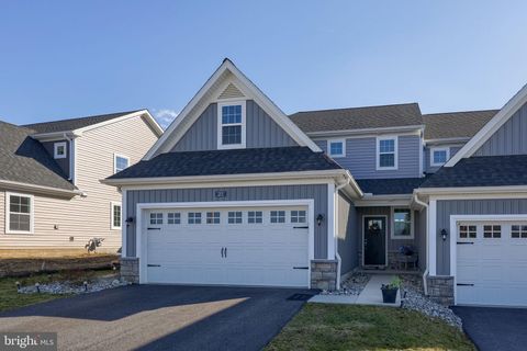 Townhouse For Sale - 211 Bellaride Lane<br/> Lancaster County, MILLERSVILLE, PA 17551