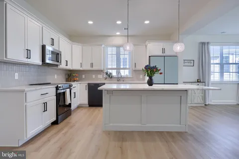 MLS: PALA2084378