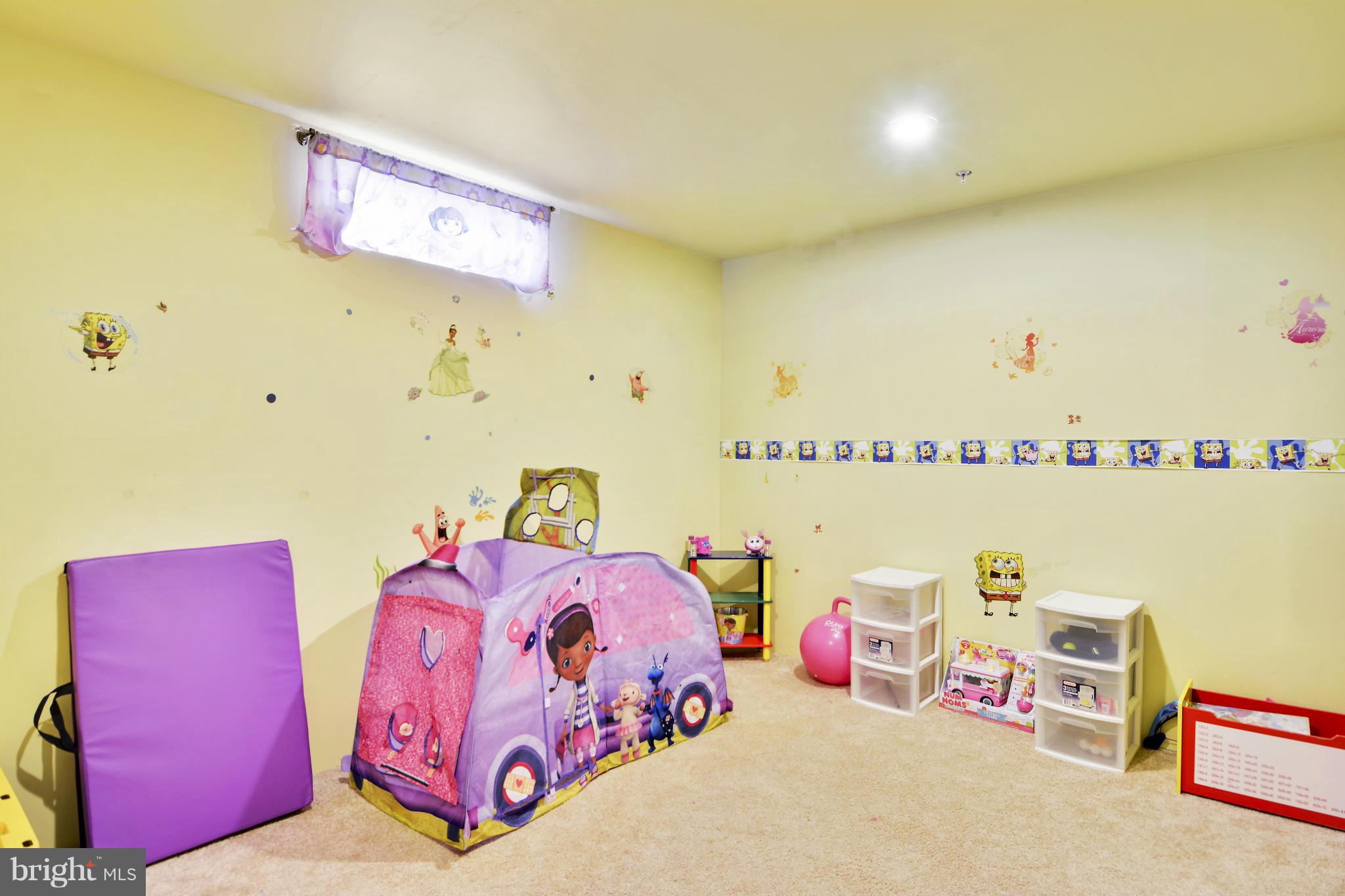 EQUESTRIAN ESTATES - Residential