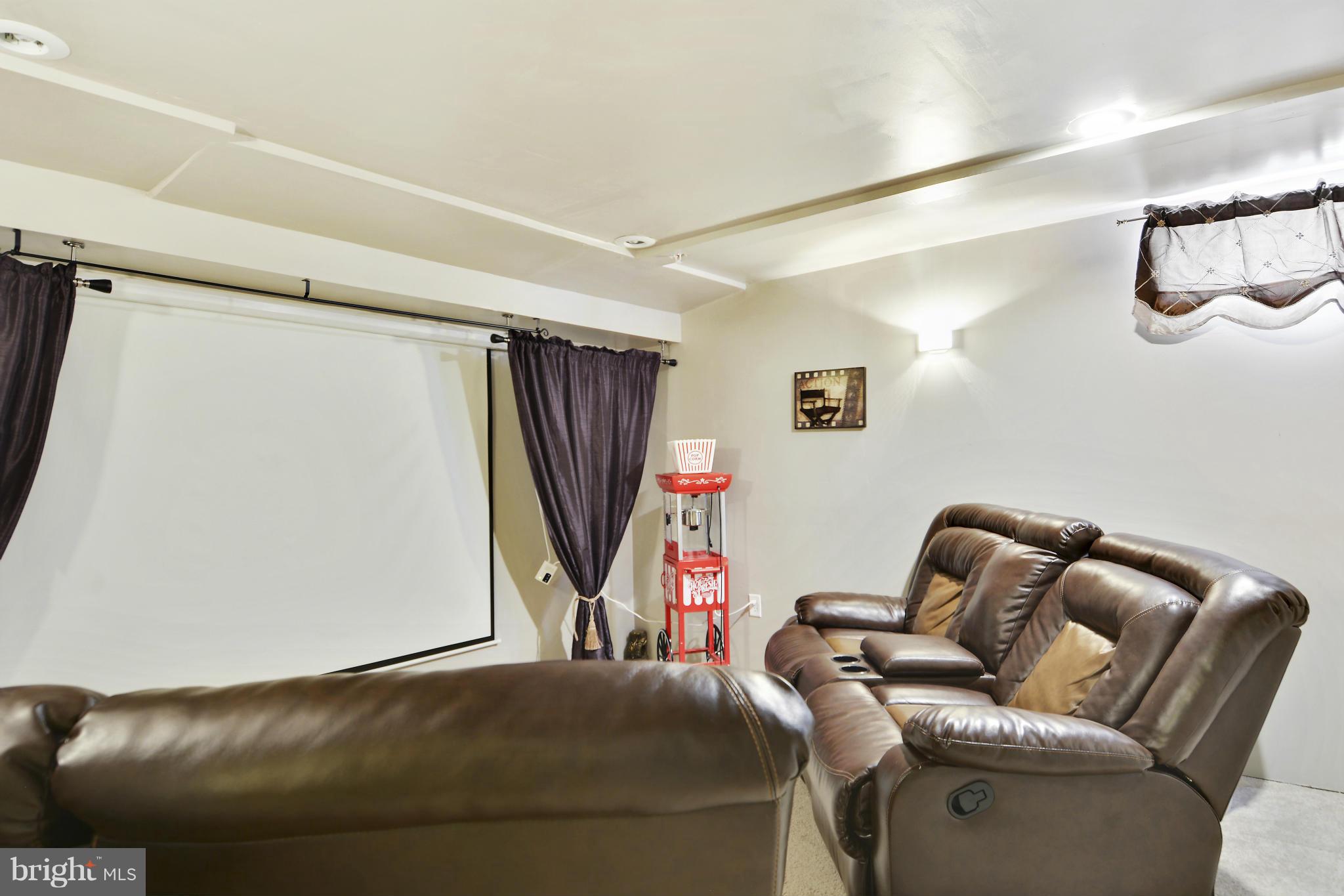 EQUESTRIAN ESTATES - Residential