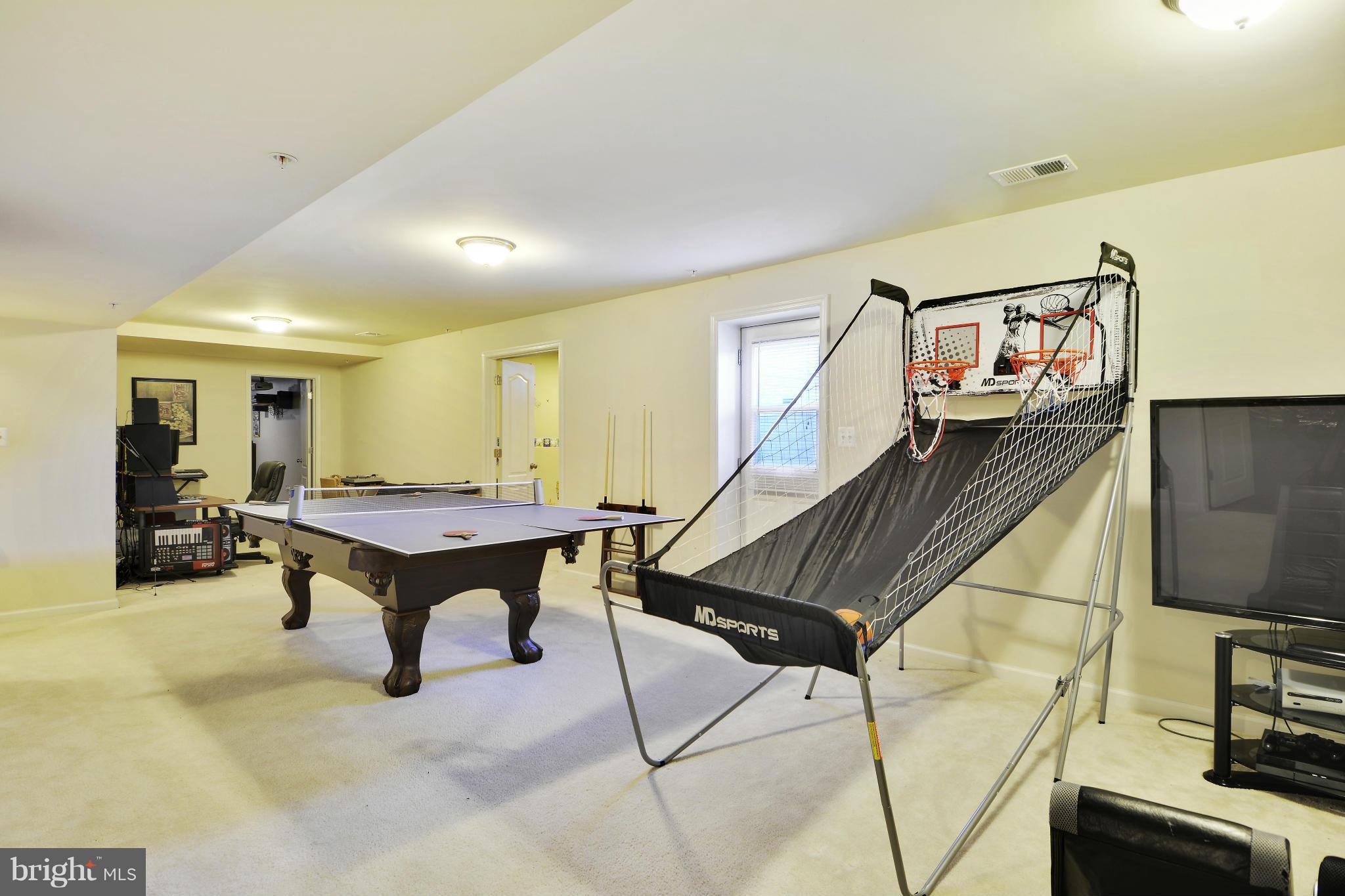 EQUESTRIAN ESTATES - Residential