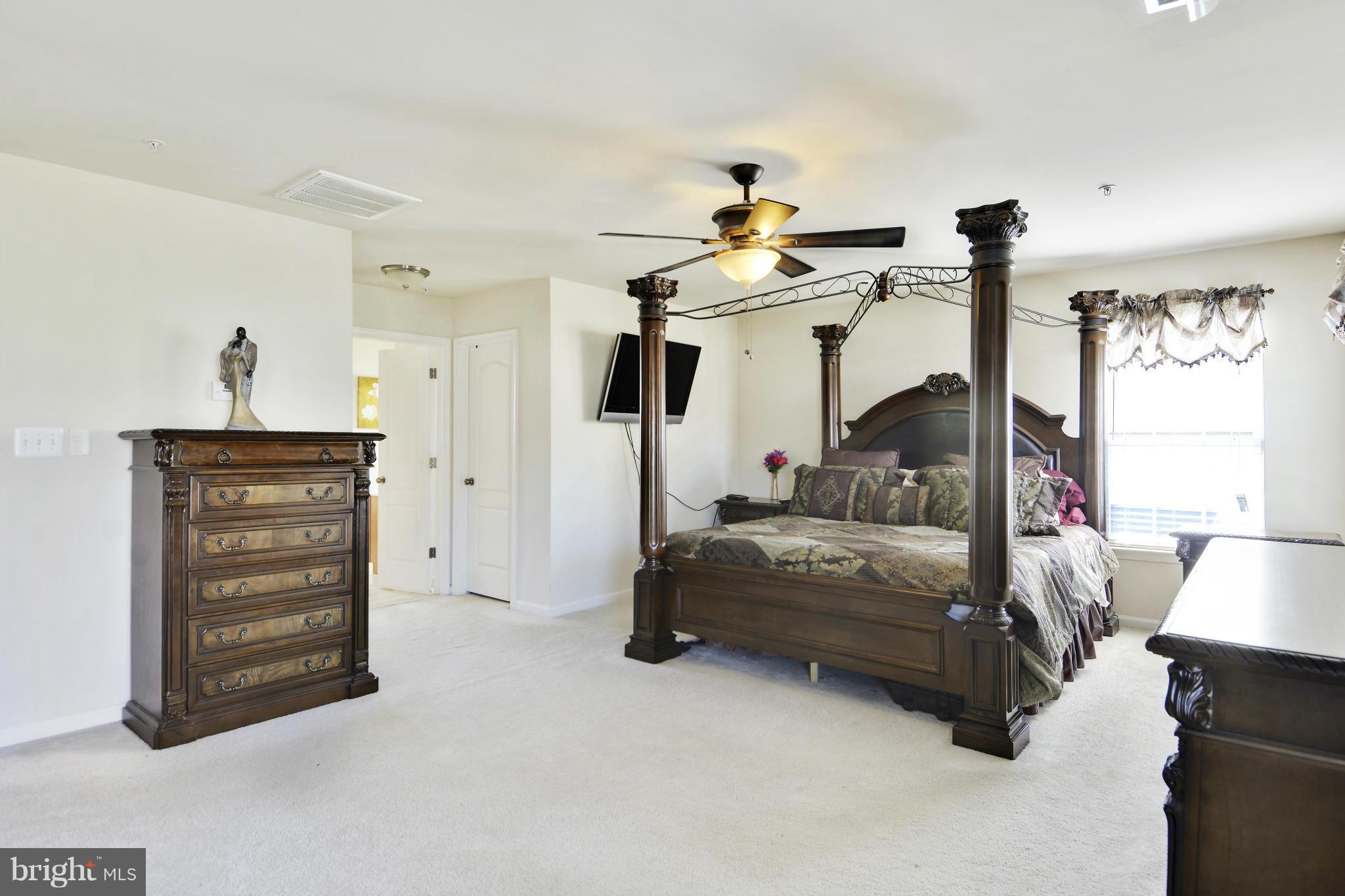 EQUESTRIAN ESTATES - Residential