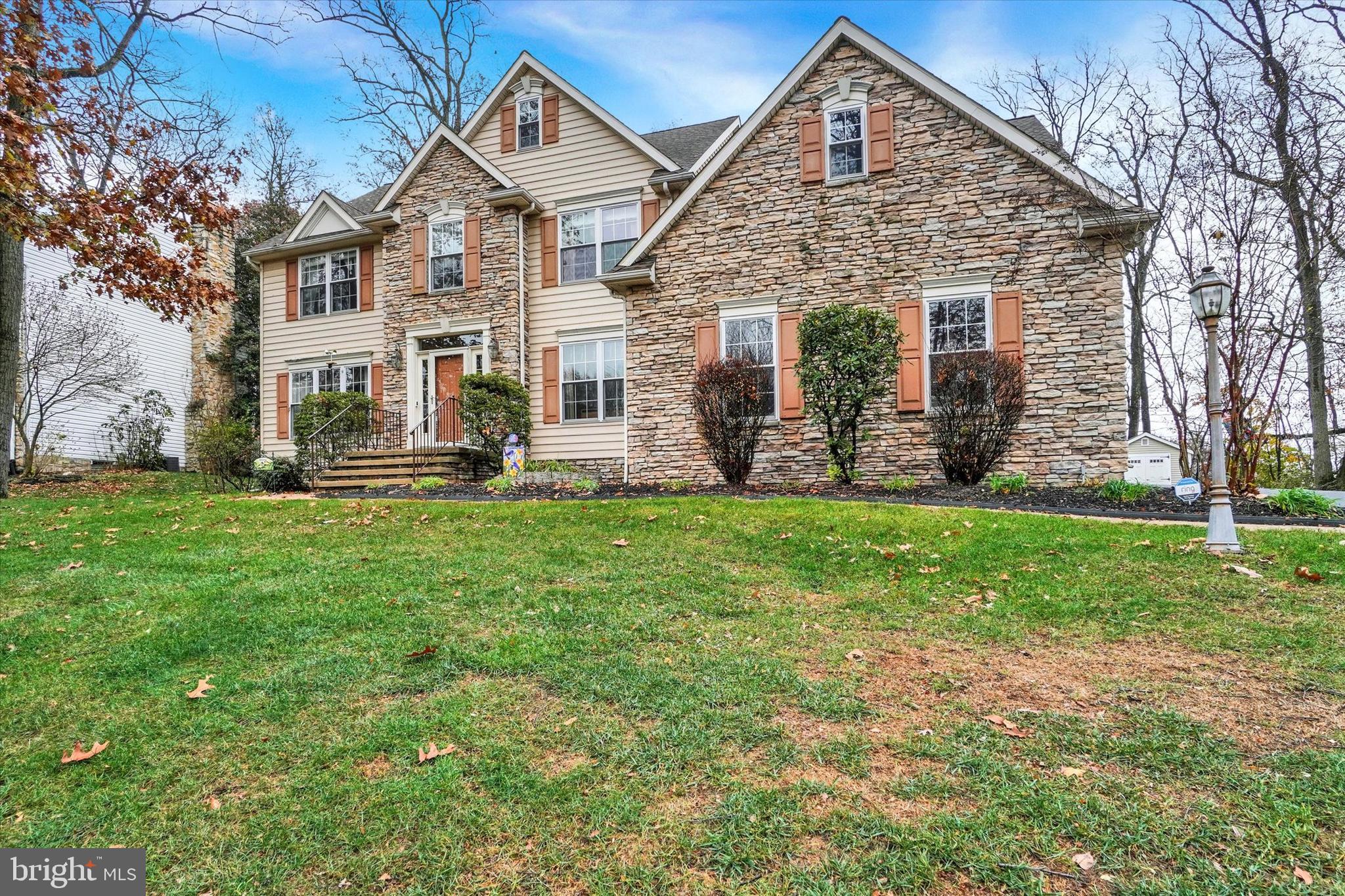 138 W CRESTLYN DRIVE