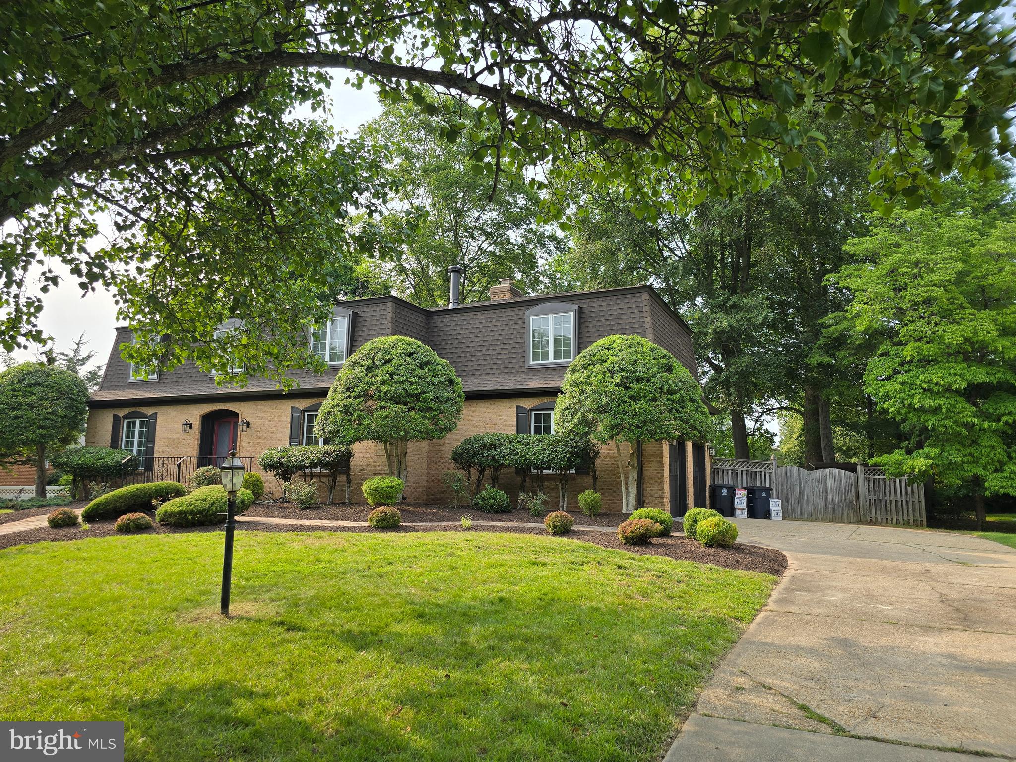 221 SURREY CIRCLE DRIVE S
