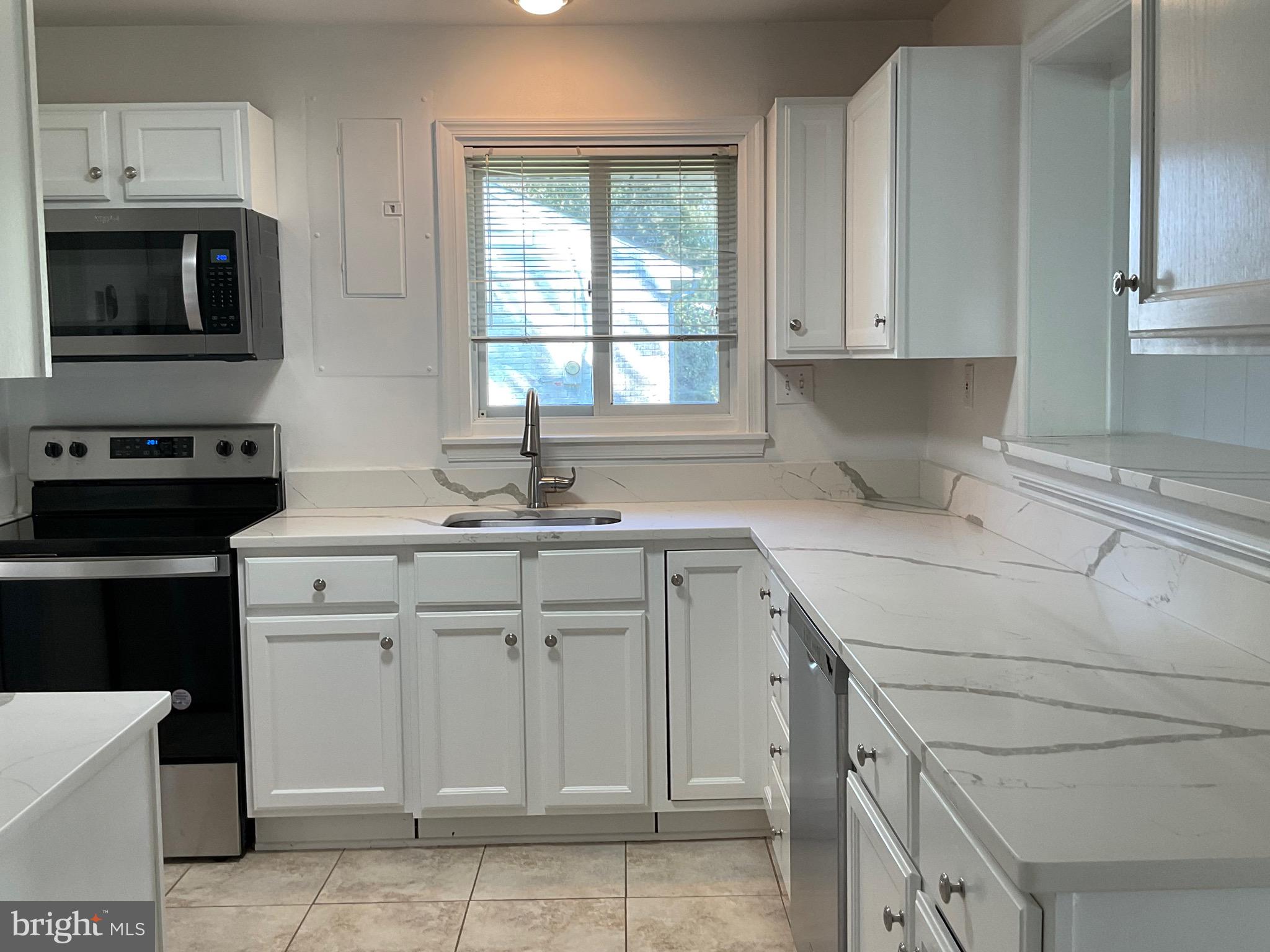 HOLLIN HALL VILLAGE - Residential Lease