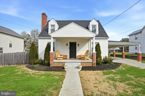 Homes For Sale - 27 12th St<br/> Warren County, FRONT ROYAL, VA 22630