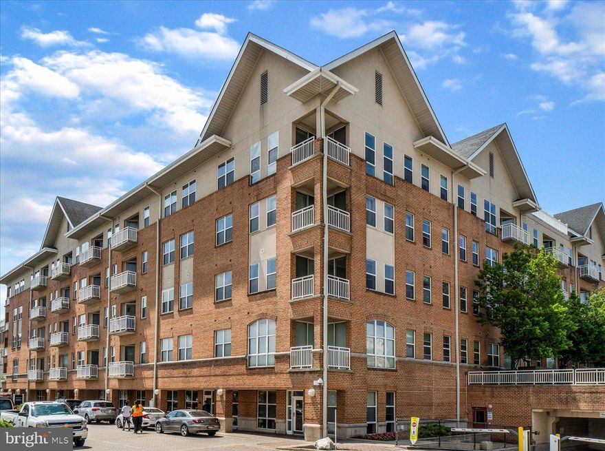 Spacious corner unit flooded with natural light.  1 bed + 1 bath condo beautifully maintained by original owner.   Deeded garage parking is close to the unit.  The much sought-after Pierside at Harborview community features 24-hour front desk service, outdoor pool, fitness room, billiards room, security, and much more.  Perfect on-the-water location across from Federal Hill, and walkable to the Inner Harbor and Downtown.  Easy access to 95, shopping, nightlife & restaurants.  Schedule your showing today!