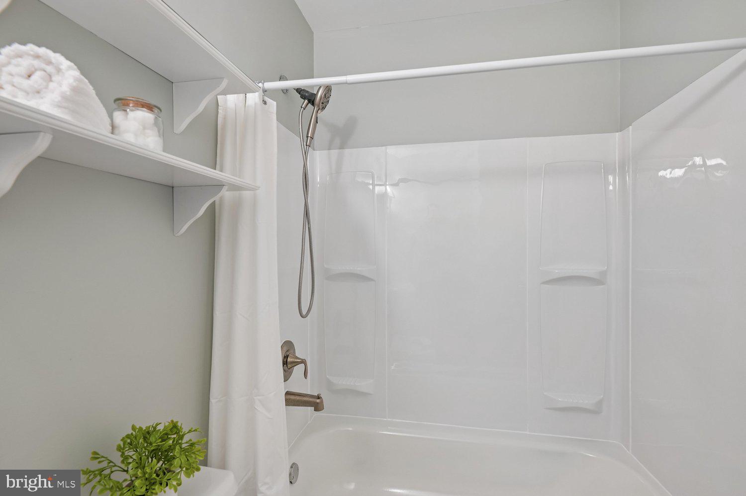 CANDLEWICKE - Residential