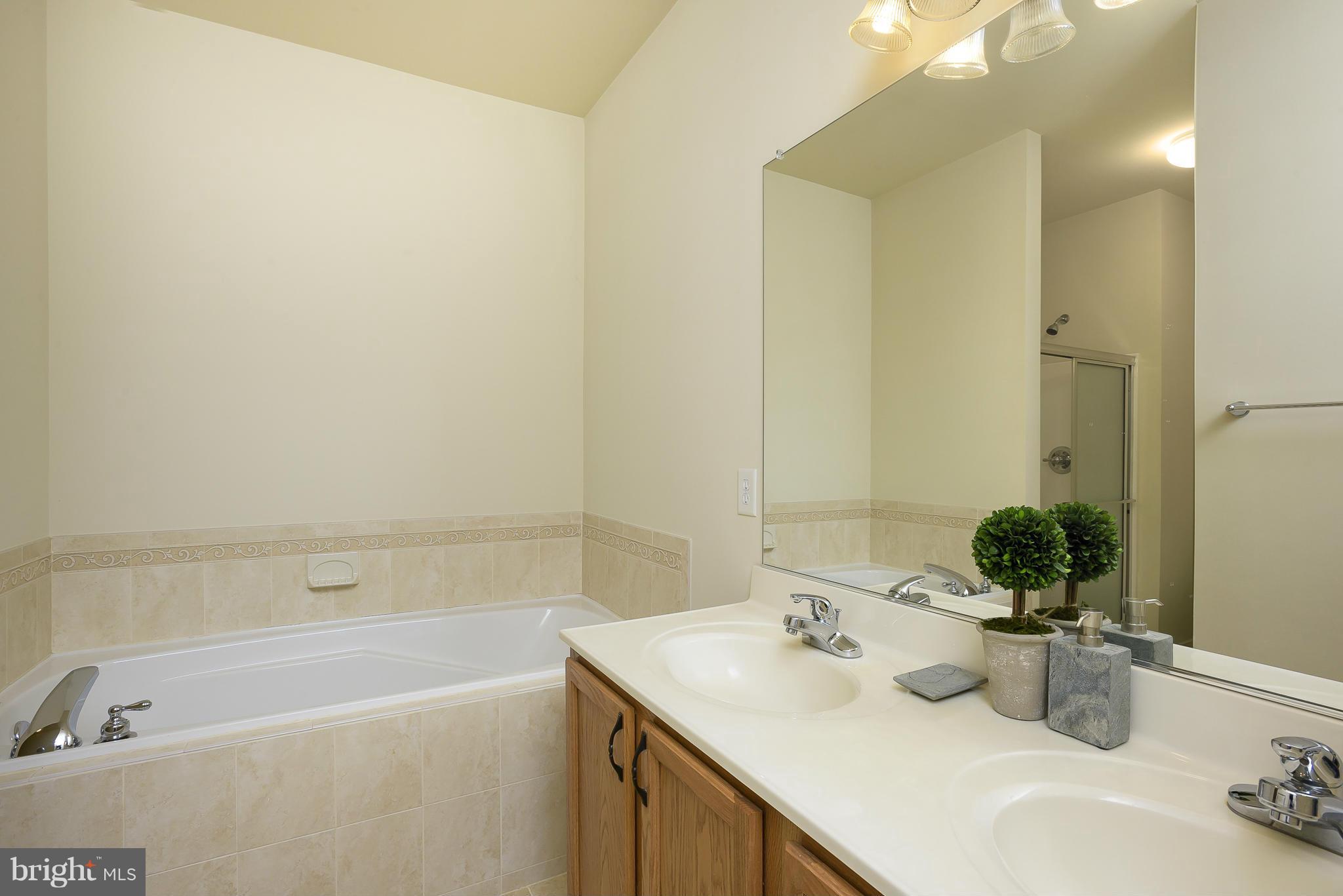 COLONIAL PARK - Residential