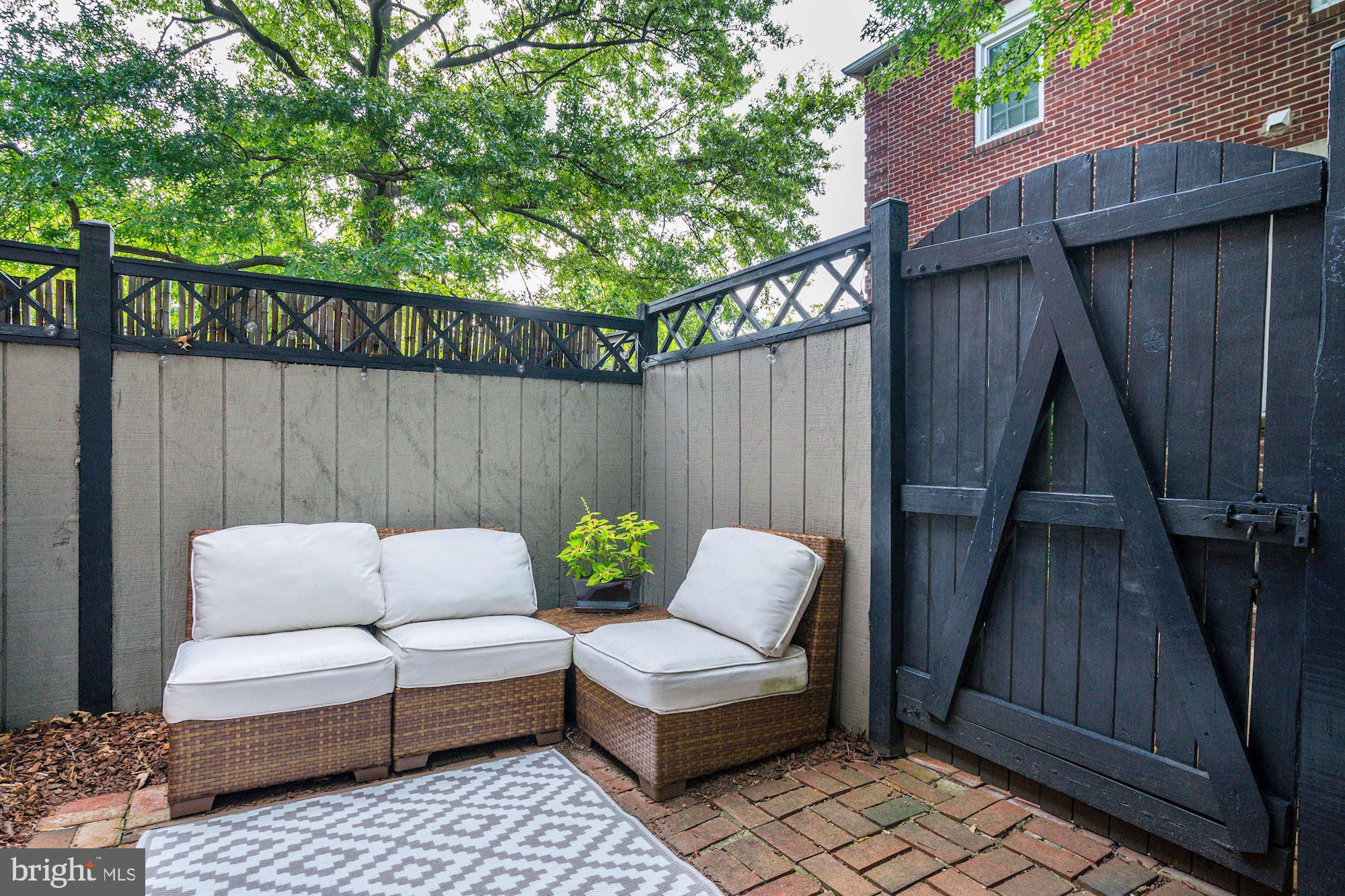 OLD TOWN COURT - Residential