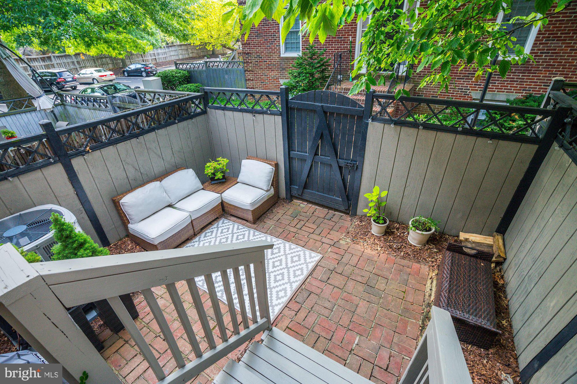 OLD TOWN COURT - Residential