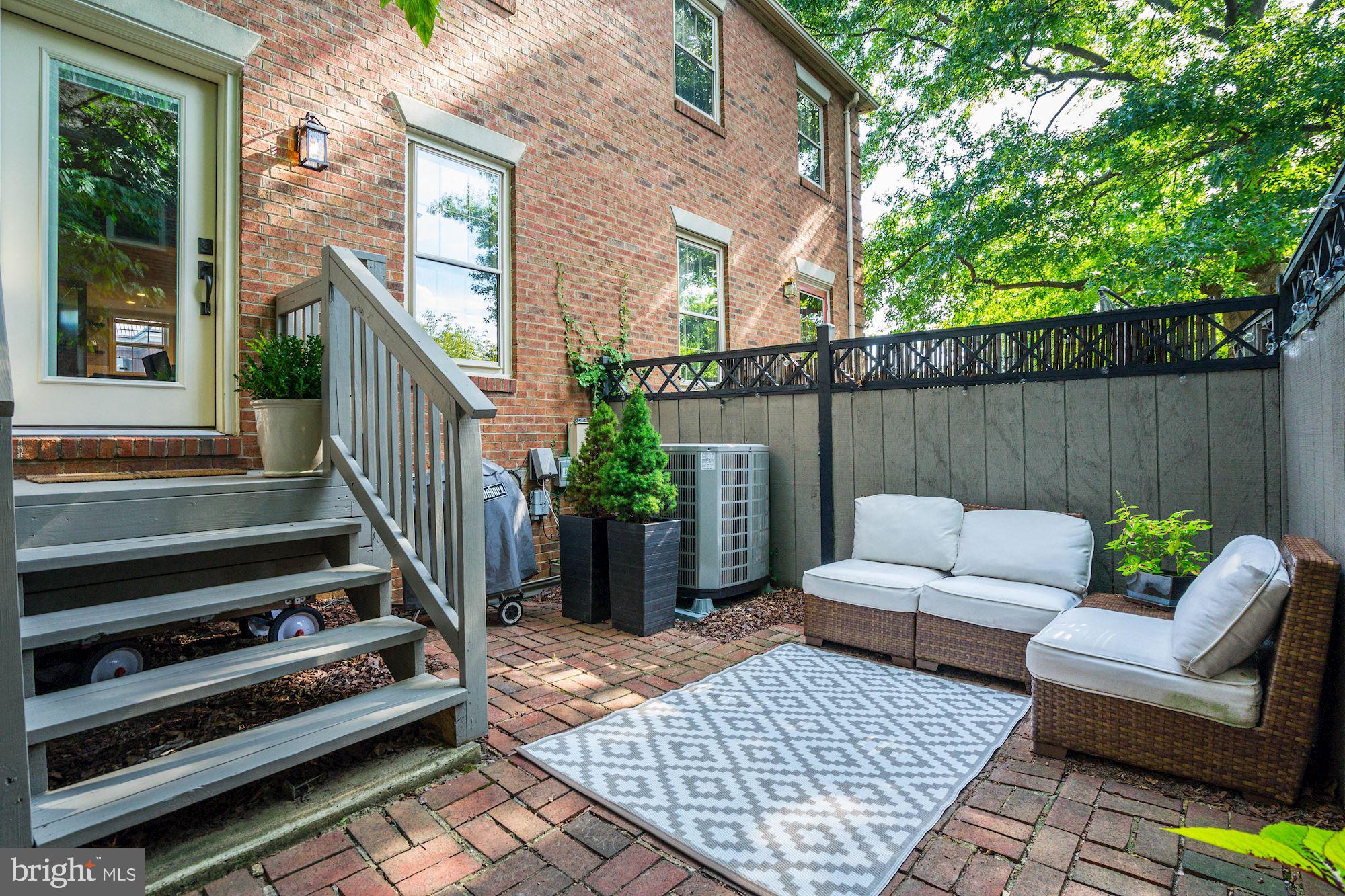 OLD TOWN COURT - Residential